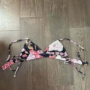 BILLABONG BIKINI TOP 🌸 in perfect condition!